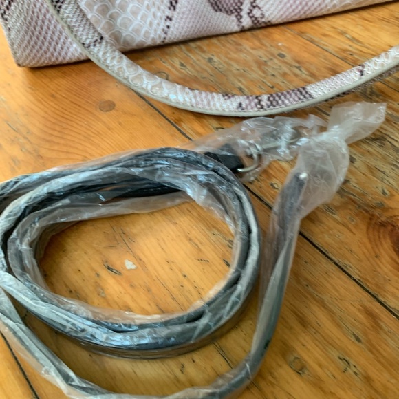 Women’s large Joan River’s snakeskin patterned bag - Picture 10 of 14